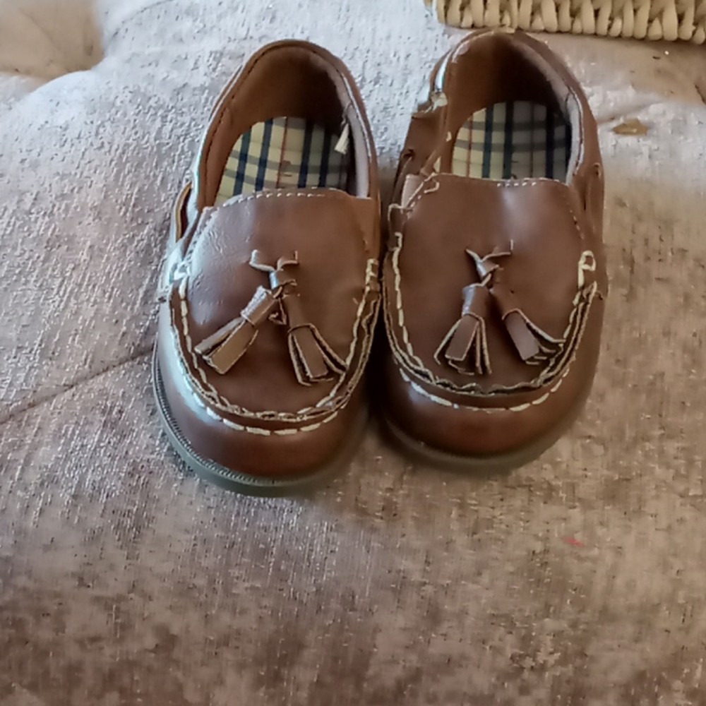 Boys shoes